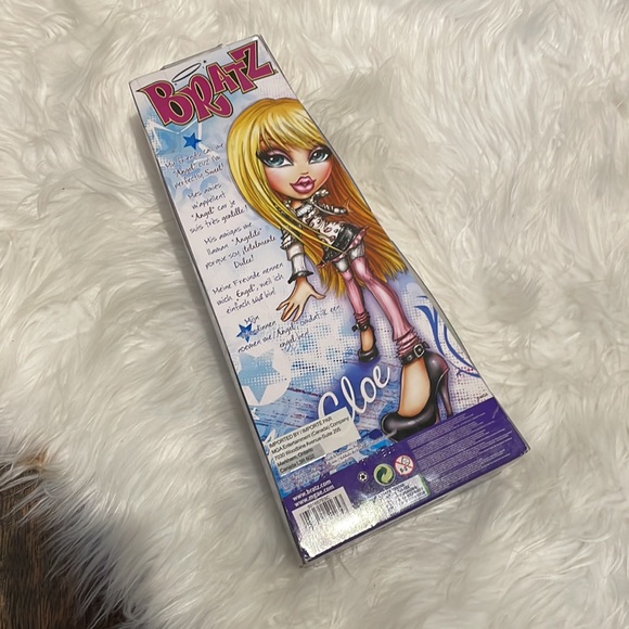 NIB Bratz Vintage Cloe 10th Anniversary Edition Sealed - Picture 7 of 17